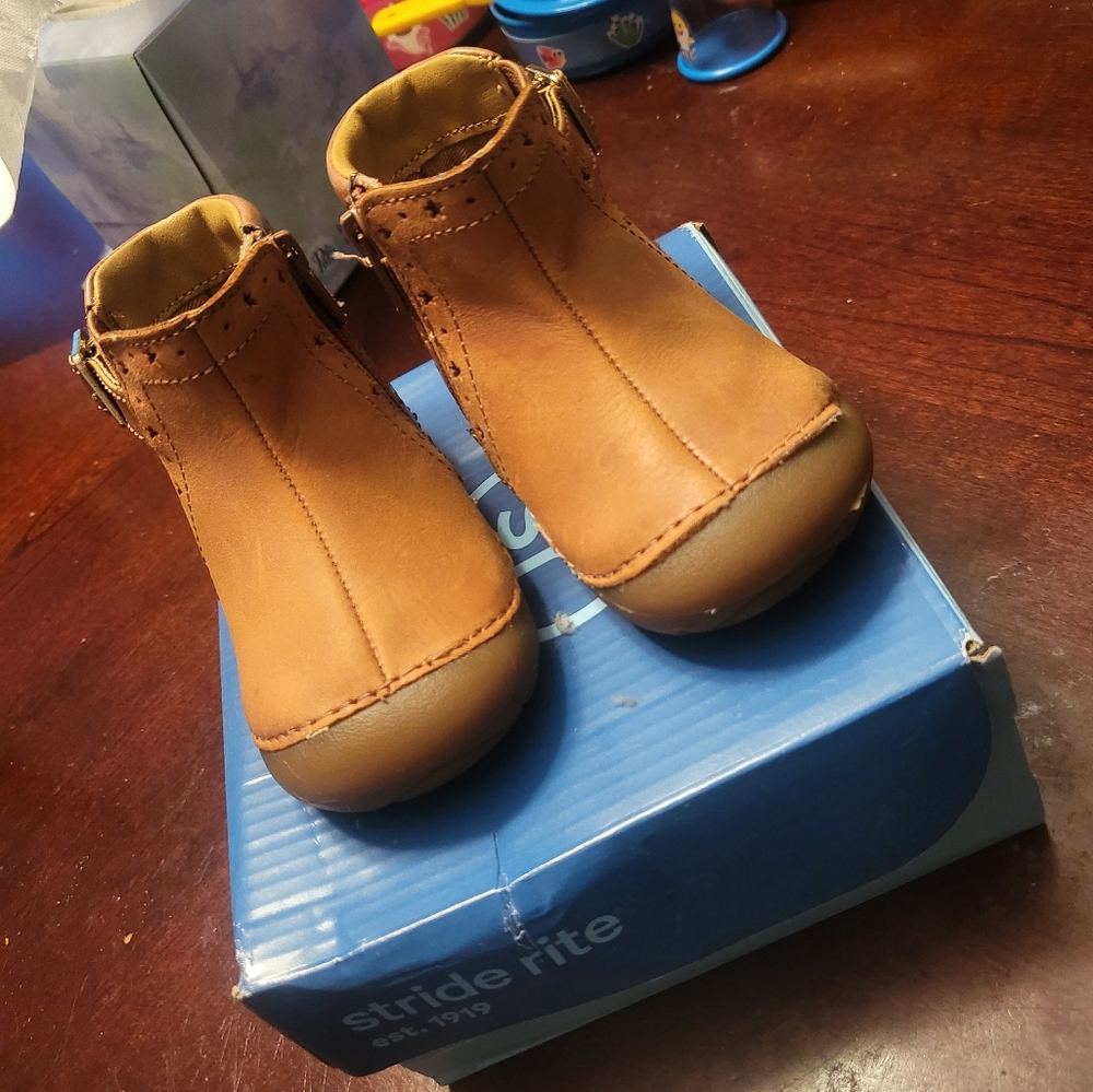 Sz 4.5 Brown Stride Rite boots